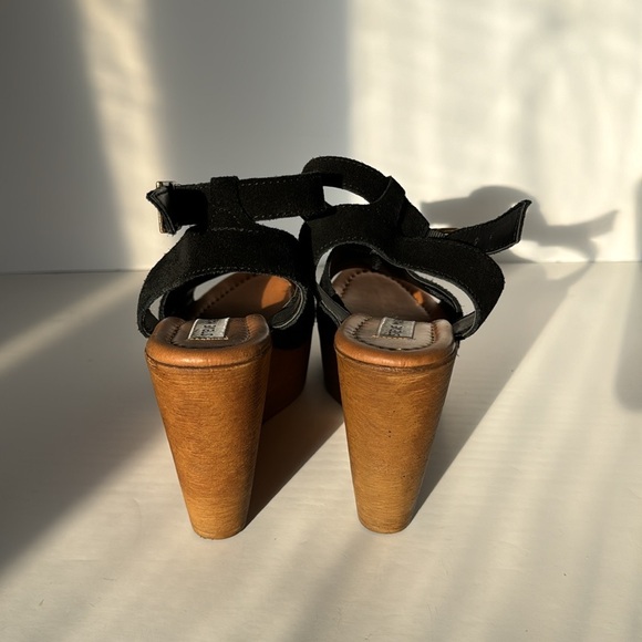 Steve Madden Wedge Heels- size 6, leather upper, synthetic lining, rubber sole - Picture 3 of 9